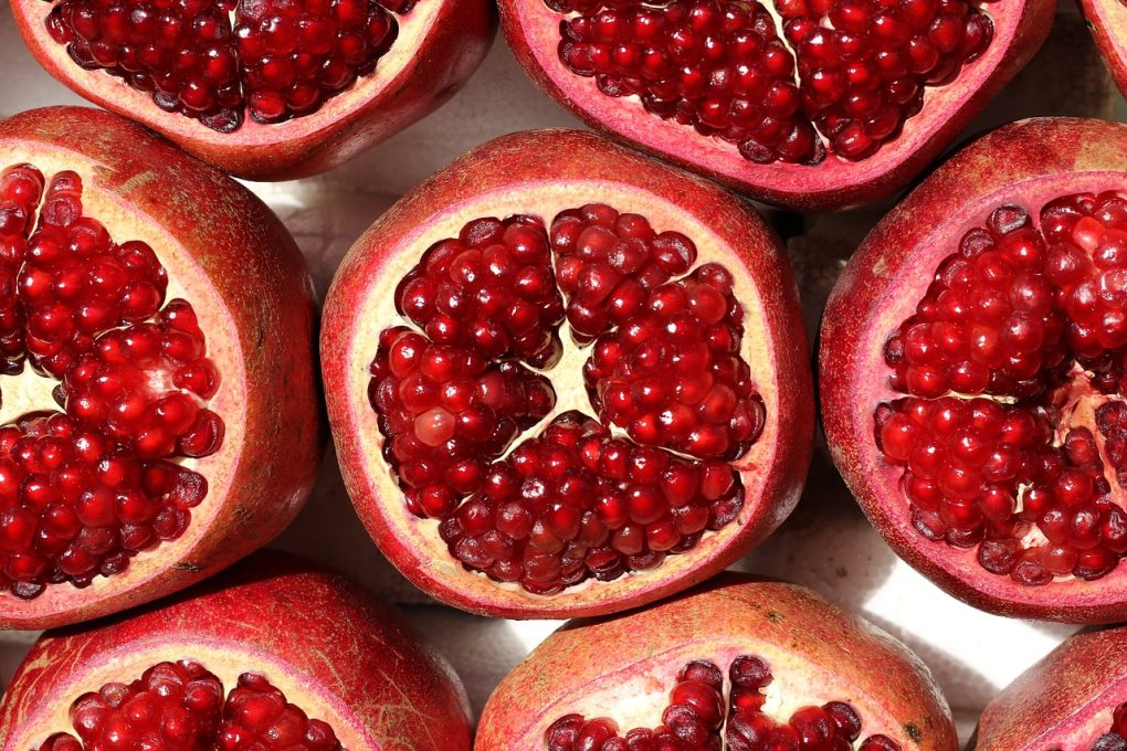 fruits, pomegranate, healthy-3940021.jpg