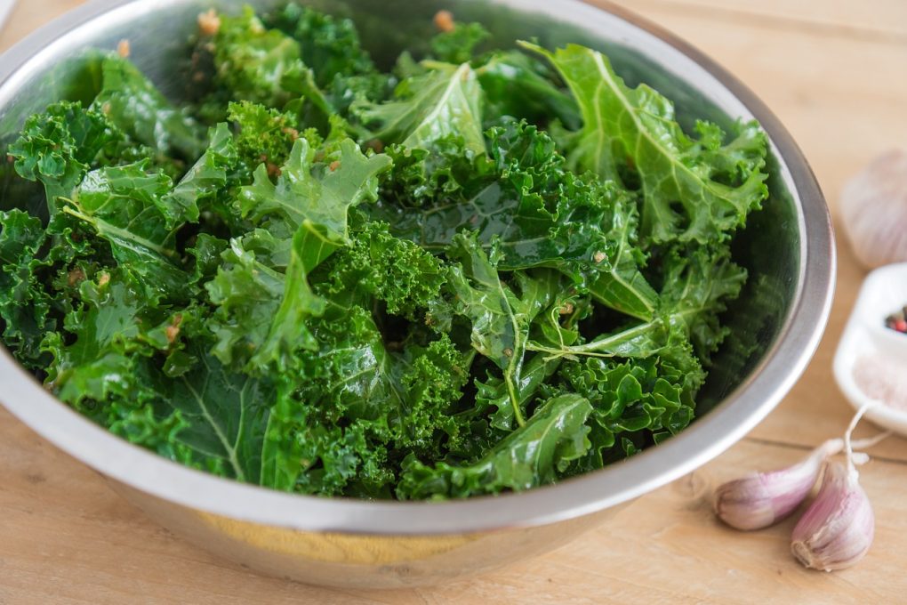 kale, garlic, chips from kale-2317181.jpg